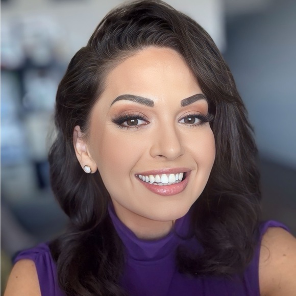 ⭐️Meet your Posher, Crystal⭐️ - Picture 2 of 5